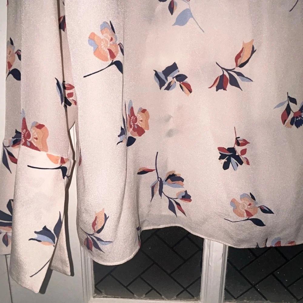 Emerson Rose Silk Top Floral Long Sleeves Size Large Cream Pink Pretty Pullover - Picture 4 of 9